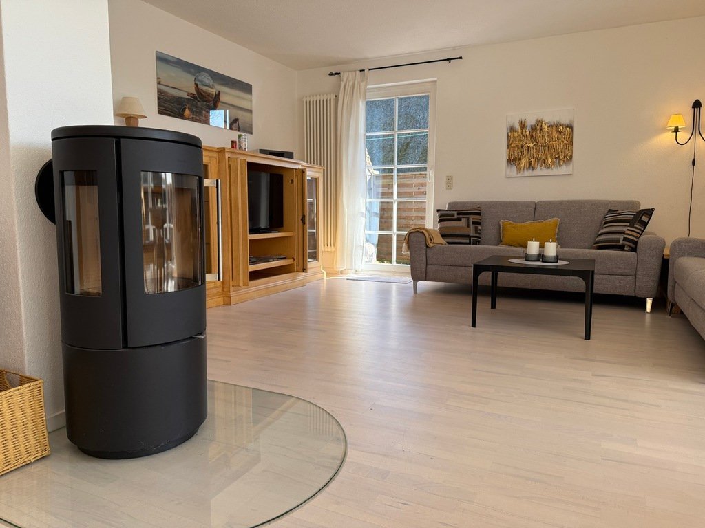 Wohnzimmer mit Kaminofen in der Bültensünn